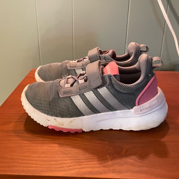 Girls Adidas Sneaker 1 - Picture 1 of 4